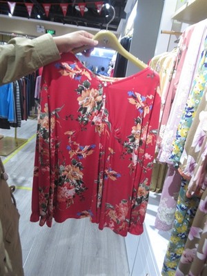 服裝商場實拍圖庫_全球服裝零售批發市場實拍_服裝展會實拍