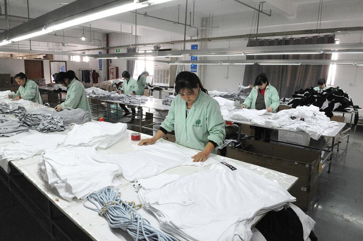 杭州某服裝廠(chǎng)員工離職被扣工資,認(rèn)為老板是故意刁難他,為了報(bào)復(fù)老板